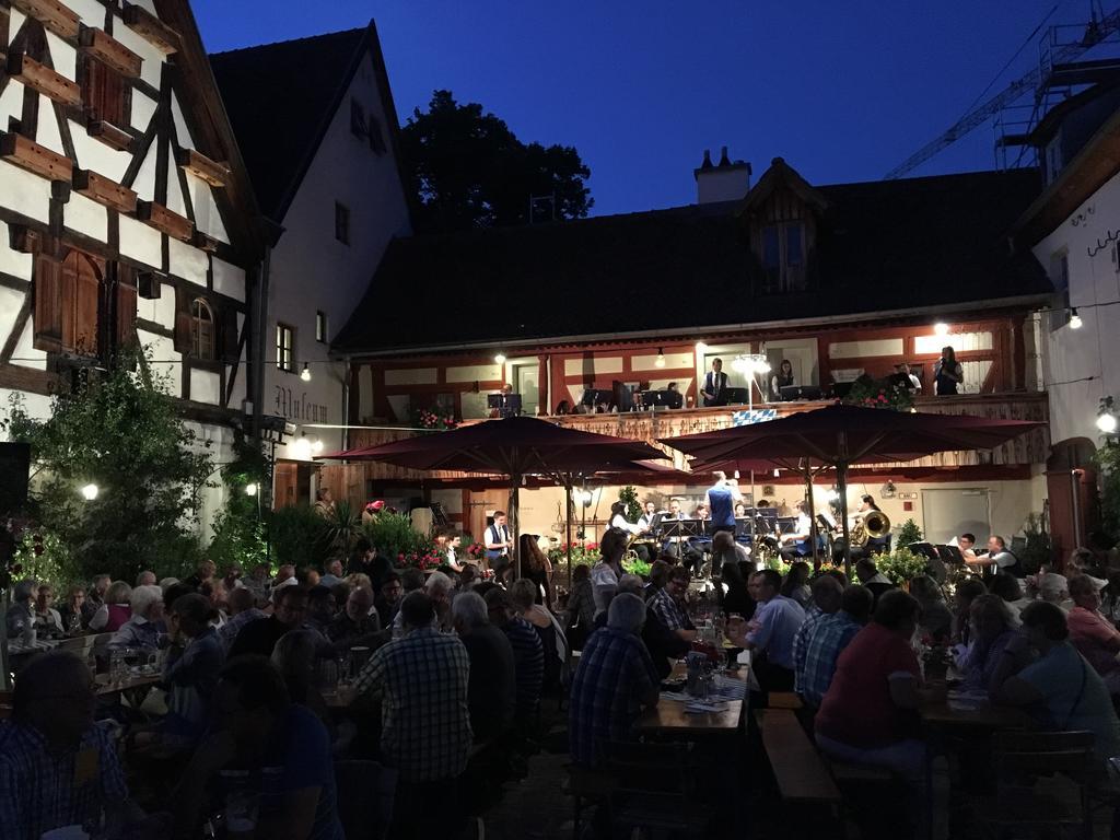 Gasthuis Zum Schwarzen Ross Und Gutmann Zur Post 3*
